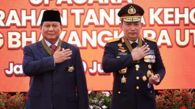 Menhan Prabowo Subianto Terima Penghargaan Tanda Kehormatan Bintang Bhayangkara Utama Polri