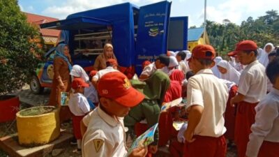 Dinas Perpustakaan Promosikan Literasi Dan Cinta Membaca Buku Melalui Perpustakaan Keliling