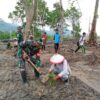 Jaga Lingkungan Agar tetap Asri, Babinsa Koramil 01/Lasolo Bersama Warga Lakukan Penanaman Pohon