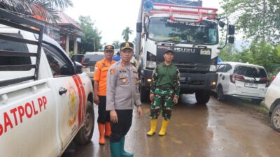 Dandim 1430 Konut Turun Langsung Mengawasi Dan Kerahkan Personil Tanpa Mengenal Waktu Demi Kelancaran Kendaraan 