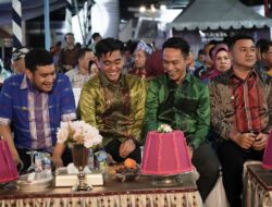 Kenakan Tenun Khas Konasara, Bupati Konawe Utara Hadiri Malam Ramah Tamah HUT ke-194 Kota Kendari