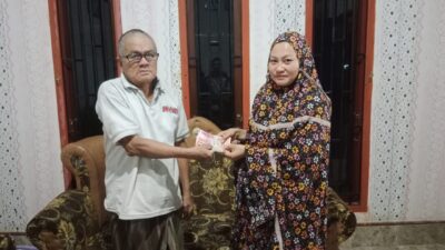 Pemdes Bendewuta Serahkan Langsung Penerima BLT Untuk Kurangi Beban Ekonomi Warga 