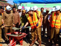 Bupati Konut Letakan Batu Pertama Pembangunan Stadion Mini Konasara