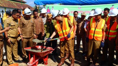 Bupati Konut Letakan Batu Pertama Pembangunan Stadion Mini Konasara