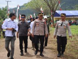 48 Personel Polres Konawe Utara Amankan Kunjungan Wamen Transmigrasi Viva Yoga di UPT. Puuhialu