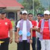 Bupati, Wabup, dan Ketua DPRD Konut Disambut Tarian Mondotambe pada Pembukaan Porseni HUT ke-80 RI di Lapangan Desa Basule 