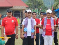Bupati, Wabup, dan Ketua DPRD Konut Disambut Tarian Mondotambe pada Pembukaan Porseni HUT ke-80 RI di Lapangan Desa Basule