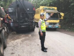 Respons Cepat Pos Pam Pohara, Arus Lalu Lintas Kembali Lancar Usai Truk Mogok Di Jalur Kendari–Konawe