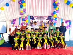 Kepala Desa Lahimbua Hadiri Wisuda PAUD KB Intan Kasih, Tekankan Pentingnya Pendidikan Usia Dini