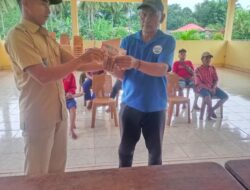 Pemdes Hialu Salurkan Langsung BLT Untuk Mengurangi Beban Ekonomi Masyarakat Yang Tidak Mampu
