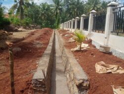 Pemdes Hialu Dan Masyarakat Desa Bangun Drainase Demi Kelancaran Air Got Melalui Dana APBN