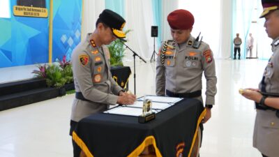 Kapolda Sultra Pimpin Sertijab Sejumlah Pejabat Utama Dan Kapolres Jajaran Serta Lantik Kapolres Konawe Kepulauan